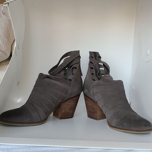 Suede strappy boot - Picture 6 of 7